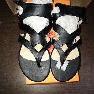 Betani Black Sz 7.5 T-strap Buckle Thong Sandals